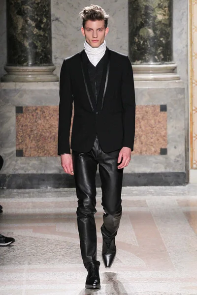 Look 27